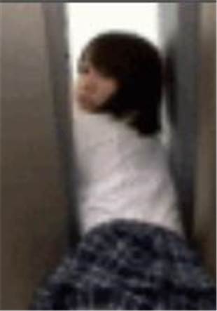 电梯里被强制av电梯女