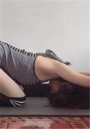 麻豆不能请假的瑜伽课