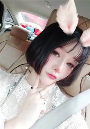 小霜霜呀喝牛奶