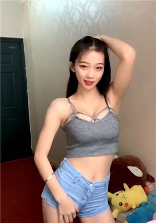 免费在线观看《快手小霜霜呀》