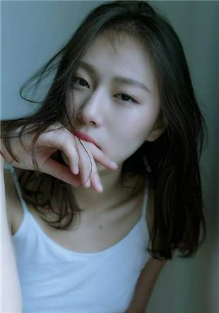 捂嘴打电话说我没事