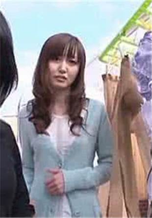 不戴胸罩的老师中文字幕