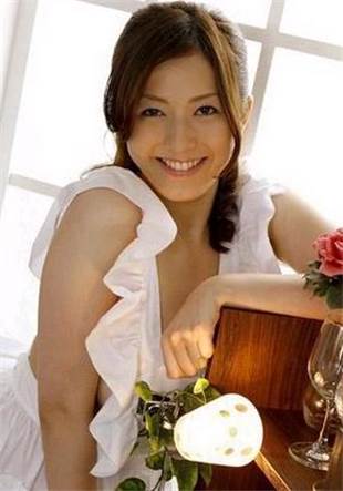 三个学生被雨淋湿强制在线 