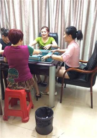 在线麻将社丰满少妇