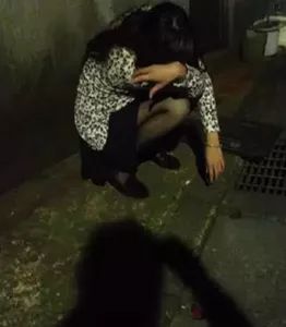 强制侵犯女销售在线观看