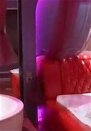 夫妇卧室现摄像头视频