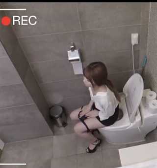 被窥视的女员工