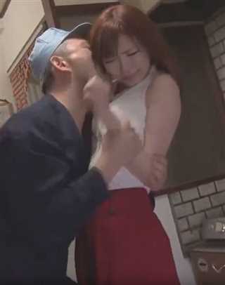 成为邻里玩偶的女孩